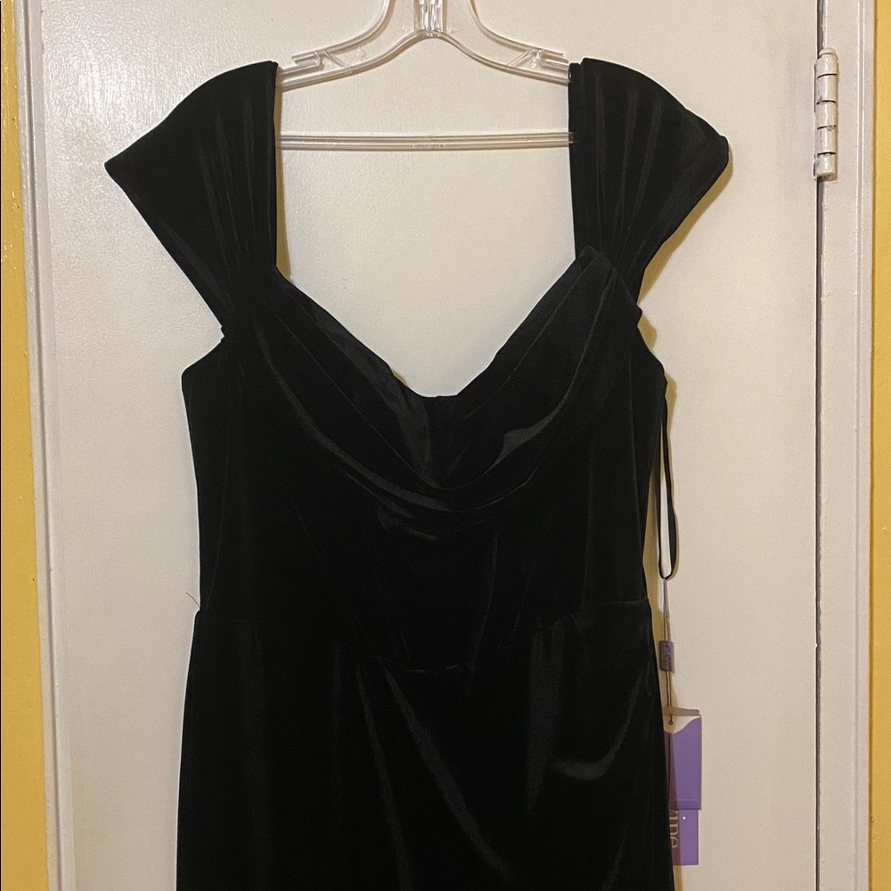 Women’s Black Velvet Prom Evening Dress